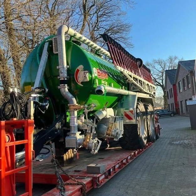 Gute Fahrt zum Kunden wünschen wir diesem schonen Gespann in Richtung Süden!