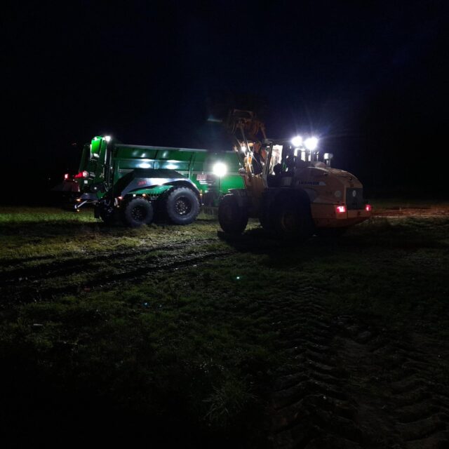 Schon früh am Morgen sind wir angefangen unseren neuen Universalstreuer MD 24 unter extremen Bedingungen zu testen. #universalstreuer #briri #miststreuer